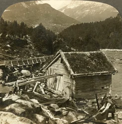 Hirsistä rakennettu mylly ja vesipyörähiomakivi Stalheims-joella, Naerodal, Norja, n. 1905.