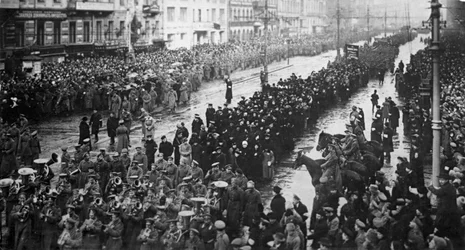 Suruseremonia helmikuun vallankumouksen uhreille, Venäjä, 5. huhtikuuta 1917