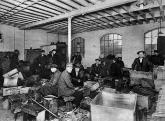 Puunhakkuupaja, Lontoo, 1926-1927
