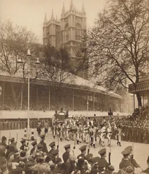 Tuhansien ylistämä Westminsterissä, 12. toukokuuta 1937