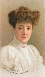 Adelina Patti 1843-1919, espanjalaissyntyinen oopperalaulaja, 1911
