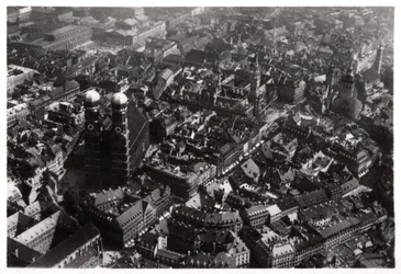 Ilmakuva Frauenkirchesta, Münchenistä, Saksasta, Zeppelinistä, c1931 1933