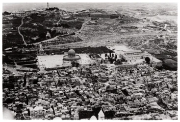 Ilmakuva Omarin moskeijasta, Jerusalem, Palestiina, Zeppelinistä, 1931 1933