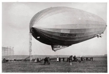 Ilmalaiva LZ 127 Graf Zeppelin kiinnitettynä Löwentalissa, Saksassa, 1933