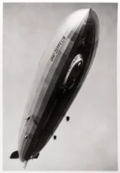 Ilmalaiva LZ127 Graf Zeppelin, alhaalta katsottuna, 1933