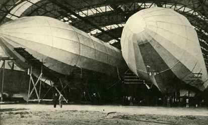 Ilmalaivat hallissa, ensimmäinen maailmansota, 1914, c1920.