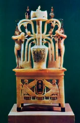 Alabasterin parfyymimaljakko Tutankhamonin haudasta, 1300-luvulta eKr