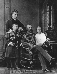 Alexandre II de Rússia i la princesa Ekaterina Mikhailovna Yurievskaya amb nens, c. 1880. finlandès