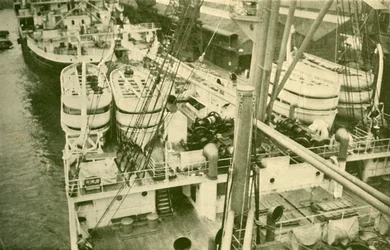 Vaikuttava joukko veneitä Leviathanilla, n. 1930.
