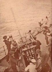 Ilmatorjuntatykki toiminnassa brittiläisellä taistelulaivalla, vuodelta 1917 1919