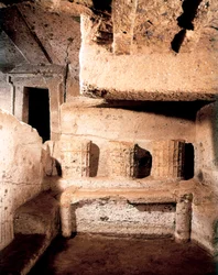 Etruskien arkkitehtuuri: kellohauta. 7. vuosisadalla eaa. Cerveteri. Monte Abatonen hautausmaa. Italia