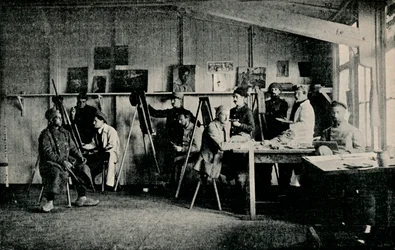 Taiteilija Sotavangit studiossaan Giessenissä, n. 1916