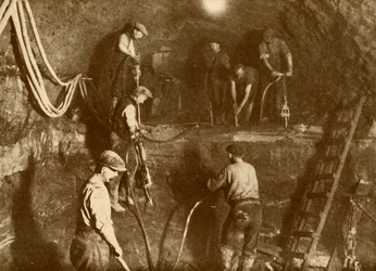 Työssä New Mersey Tunnelissa, 1930.