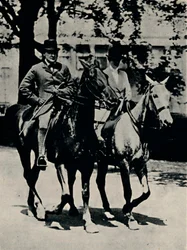 Takaisin Englantiin, 1916, 1945.