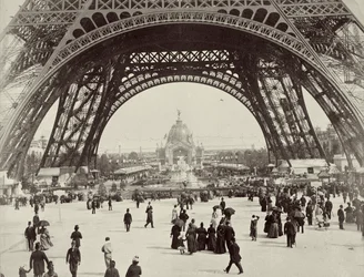 Eiffel-tornin alla, Pariisi, 1889