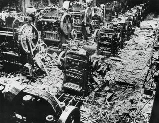 Pommivaurio Renaultin tehtaalla, Sevres, Pariisi, 4. huhtikuuta 1943
