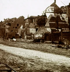 Pommitetut rakennukset, Nieuwpoort, Flanderi, Belgia, c1914-c1918