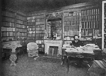 Camille Flammarion - Arvostettu tähtitieteilijä kirjojensa joukossa, n. 1925