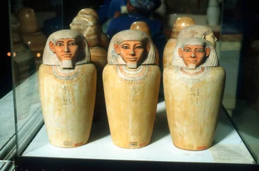 Canopic Jars, muinainen egyptiläinen, 26. dynastia, 664-525 eKr.