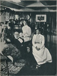 Kapteeni Bourchier, hänen tyttärensä ja tyttärentytär, c1900, 1910