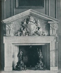 William Kentin veistetty marmoripiippu 1685-1748. Hampton Courtin julkisessa ruokasalissa,