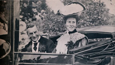 1906 juhlii 70-vuotissyntymäpäiviään