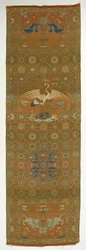 Tuolinpäällinen, jossa nosturi, leijonat, lohikäärmeet, lupaavat symbolit ja kukka..., Qing-dynastia, 1700-luku.