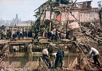 Roskien raivaus, Dunkerque, Ranska, 1940
