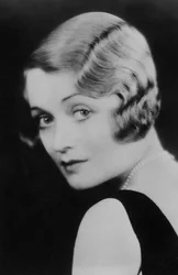 Constance Bennett 1904-1965, yhdysvaltalainen näyttelijä, 1900-luku