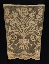 Mansetti kukkaköynnöksillä, 1800-luku.