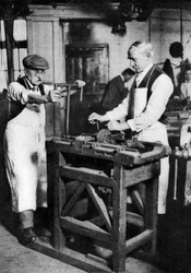 Avaimen tynnyrin leikkaaminen, Lontoo, 1926-1927