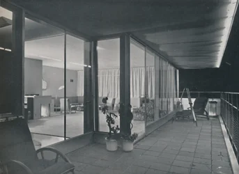Yksityiskohdat Richard J. Neutrasin monikerroksisesta talosta, 1942