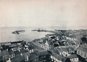 Donaghadee - Näkymä kirkon tornista, jossa näkyy satama, 1895