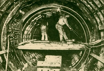 Kaupungin ja Etelä-Lontoon rautatien tunneleiden laajentaminen, uudet ja vanhat halkaisijat, 1930.