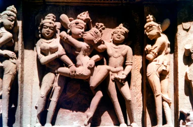 Eroottinen veistos, hindutemppeli, Khajuraho, Intia, 950 - 1050