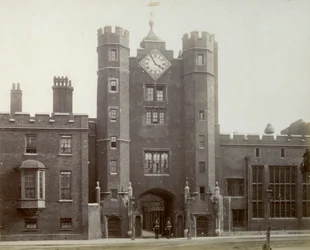 St Jamesin palatsin ulkopuoli Lontoossa, 1887.