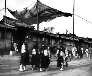 Festivaali Japanin keisarin kunniaksi, Korea, 1900