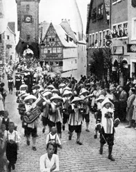 Festivaali keskiaikaisessa vanhassakaupungissa, Rothenburg ob der Tauber, Baijeri, Saksa, 1936