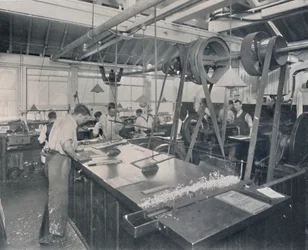Lopulliset toimenpiteet valimossa. Levyjen leikkaus ja viimeistely, 1917