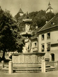 Suihkulähde, Friesach, Itävalta, vuodelta 1935.