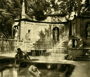 Suihkulähteet, Hellbrunnin palatsi, Salzburg, Itävalta, c1935.