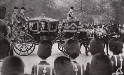 Kuningas Edward VII:n hautajaiskulkue Lontoossa 20. toukokuuta 1910.