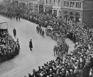 Blucherin kapteenin hautajaiskulkue täydellä sotilaallisella kunnialla, 1915.