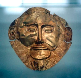 Legendaarisen Mykenen kuninkaan Agamemnonin hautanaamio, 1600-1500 eKr.