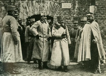 Kenraali Kusmanek ja prinssi Francis Joseph Przemyslin linnoituksella, ensimmäinen maailmansota, 1915, n. 1920.