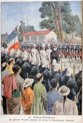 Kenraali Voyron tarkastelee ranskalaisia ​​joukkoja, Shanghai, 1900