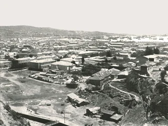 Yleiskuva kaupungista, Valparaiso, Chile, 1895.