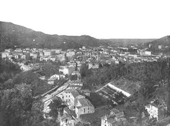 Yleiskuva Carraran kaupungista, Italiasta, 1895.