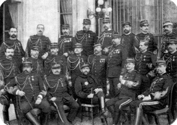 Georges Boulanger, ranskalainen kenraali ja poliitikko muiden armeijan upseerien kanssa, 1888