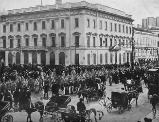 Saksalaisia ja itävaltalaisia vankeja marssimassa Petrogradin kaduilla, 1915
